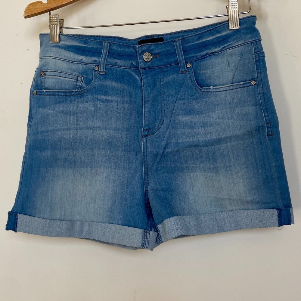 Light wash cuffed denim shorts